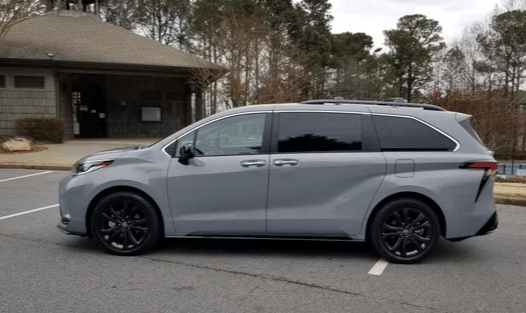 Toyota Sienna 2023: carro para família grande