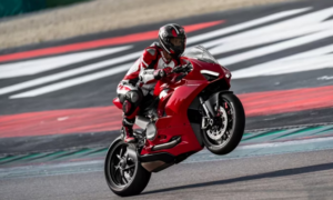 Ducati Panigale V2 2023: Desempenho, Preço e Foto