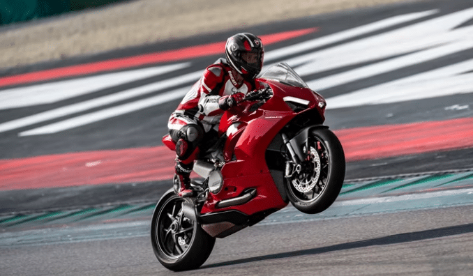 Ducati Panigale V2 2023: Desempenho, Preço e Foto